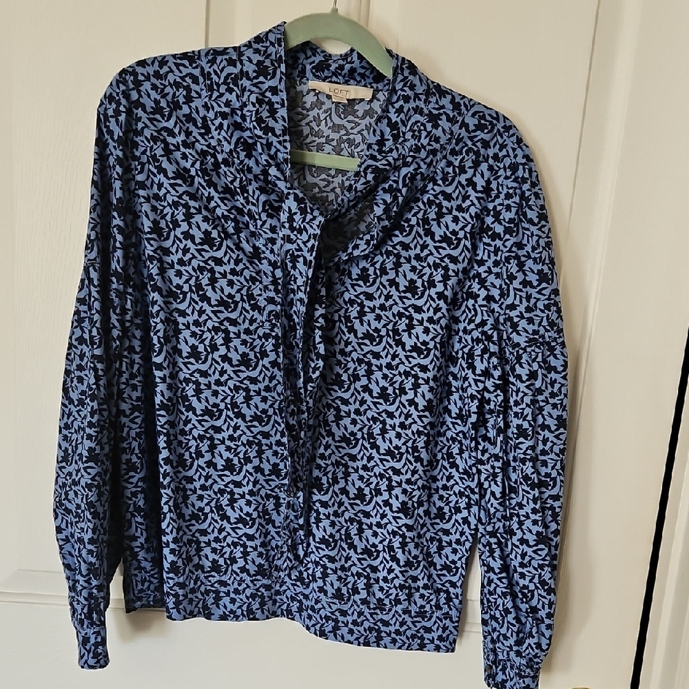Womens Loft Blue Patterned Shirt With Tie Collar.